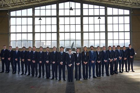 Rogier Verhoef in gesprek met collega's binnen de OR van KLM