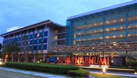Luchtfoto van het Novotel Suvarnabhumi Airport Hotel, met de luchthaven in de nabijheid