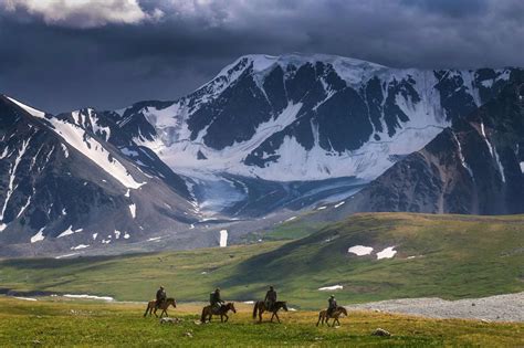 majestueuze bergtoppen van het Altai Tavan Bogd National Park