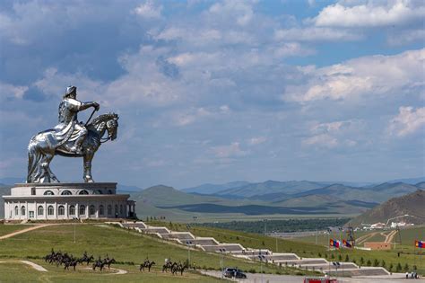 het imposante Genghis Khan standbeeldcomplex nabij Ulaanbaatar