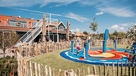 Gezinsvriendelijk vakantiepark met zwembad en speeltuin aan de Nederlandse kust