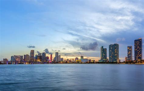 panoramisch uitzicht op de skyline van Miami en de kustlijn