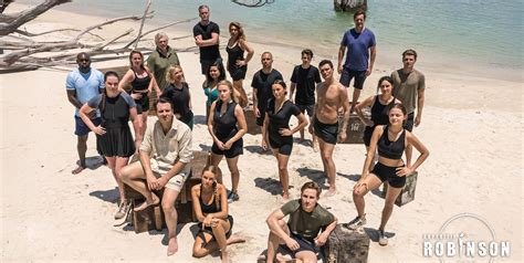 Groep BN'ers op een vliegveld in Thailand, hintend naar Expeditie Robinson