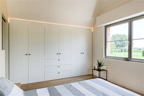 Overzicht van de slaapkamers met opbergkasten